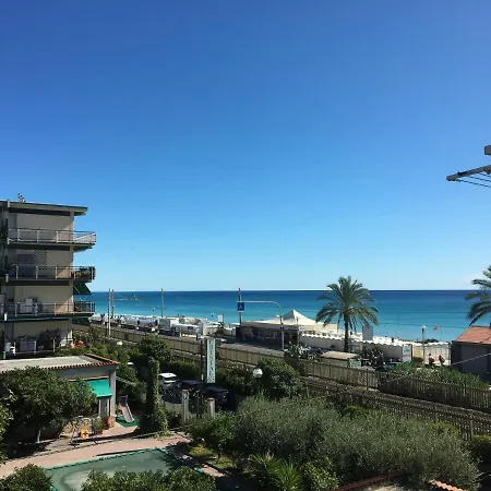 Apartmán Trilocale Vista Mare 100 Mt Dalla Spiaggia Pietra Ligure