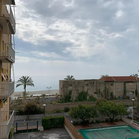 Trilocale Vista Mare 100 Mt Dalla Spiaggia Apartmán Pietra Ligure