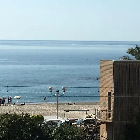 Trilocale Vista Mare 100 Mt Dalla Spiaggia Apartmán