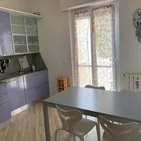 Trilocale Vista Mare 100 Mt Dalla Spiaggia Pietra Ligure