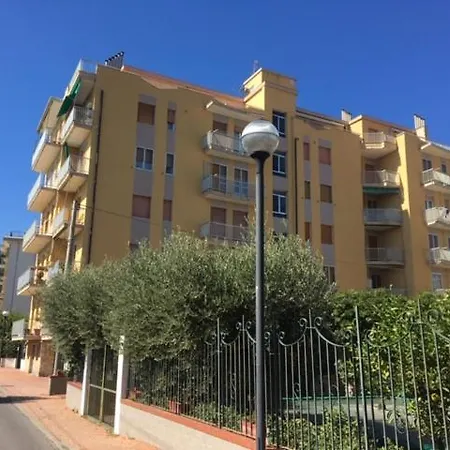 Trilocale Vista Mare 100 Mt Dalla Spiaggia Apartment