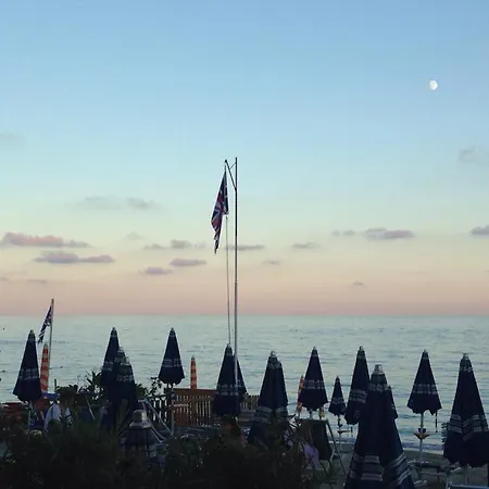 Trilocale Vista Mare 100 Mt Dalla Spiaggia *