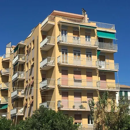Trilocale Vista Mare 100 Mt Dalla Spiaggia * Pietra Ligure