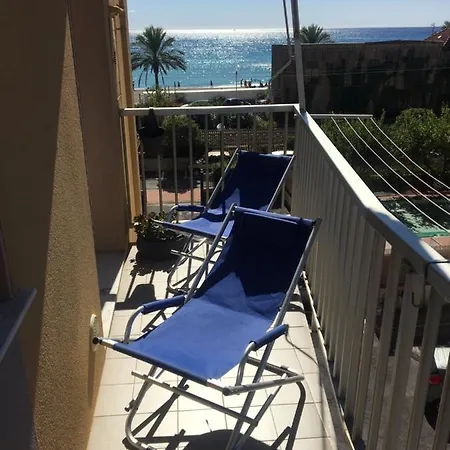 Apartment Trilocale Vista Mare 100 Mt Dalla Spiaggia Pietra Ligure